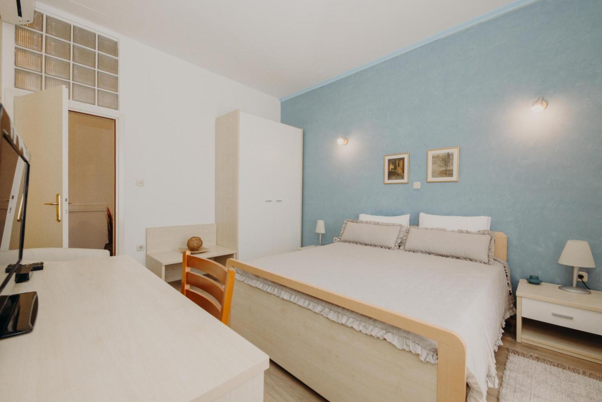 And Rossella 2 Apartment *