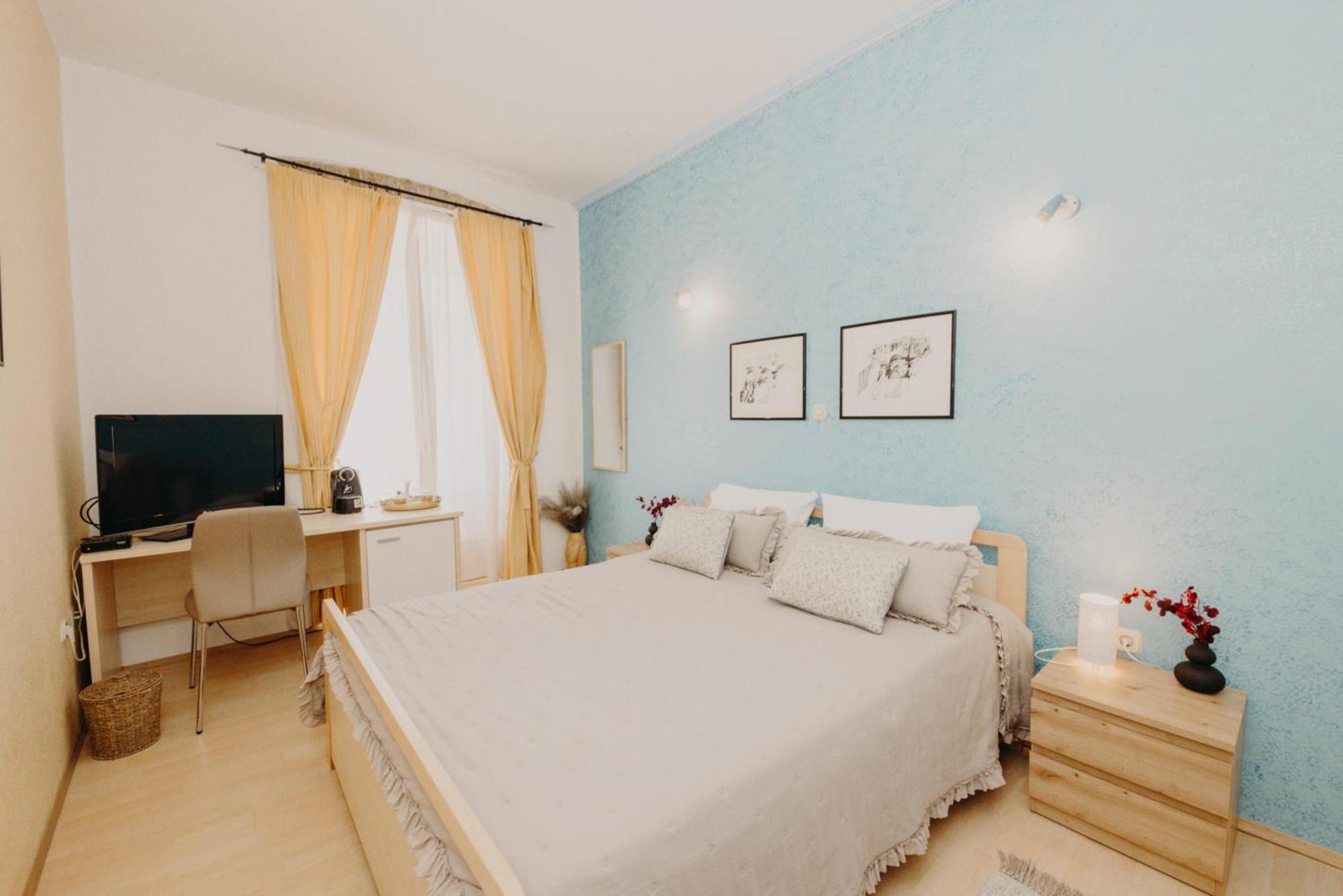 And Rossella 2 Apartment