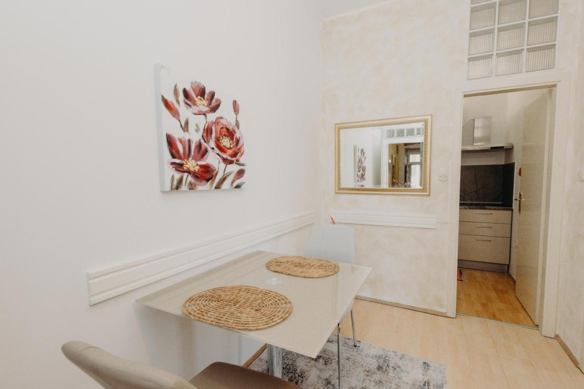 And Rossella 2 Apartment *
