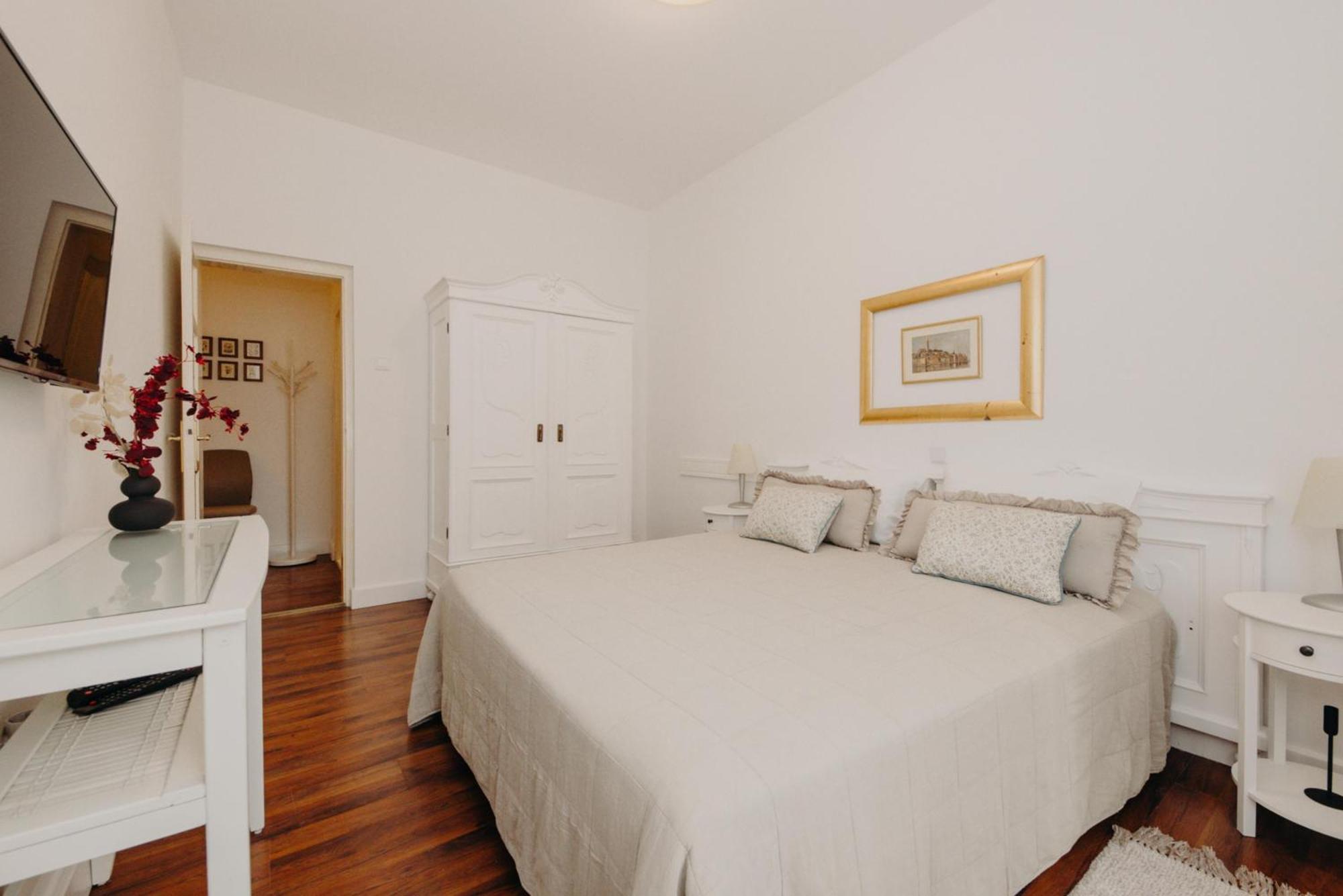 Apartment And Rossella 2 *