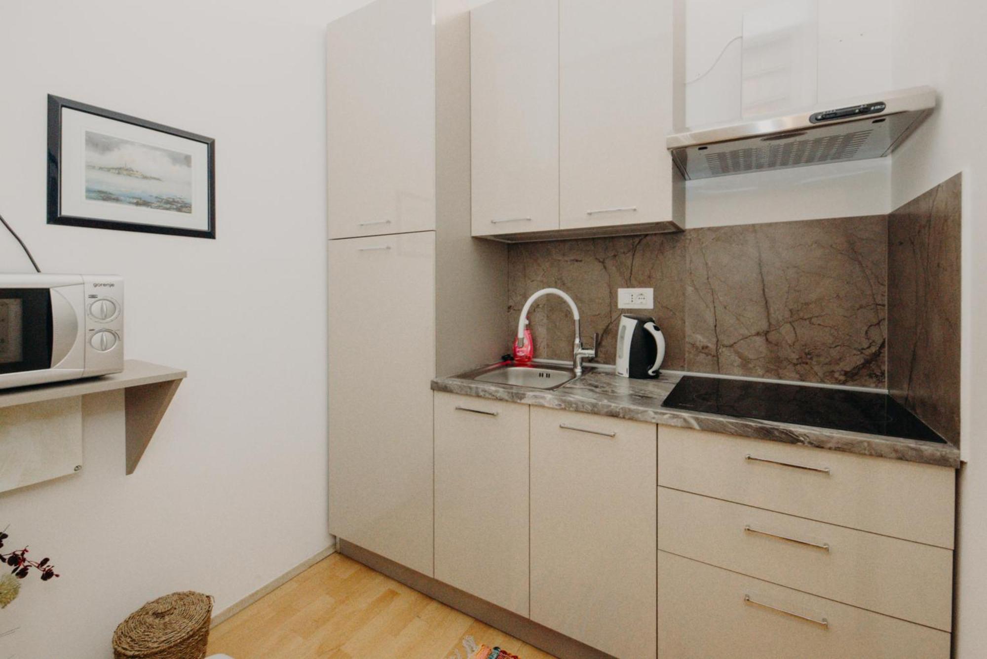 And Rossella 2 Apartment