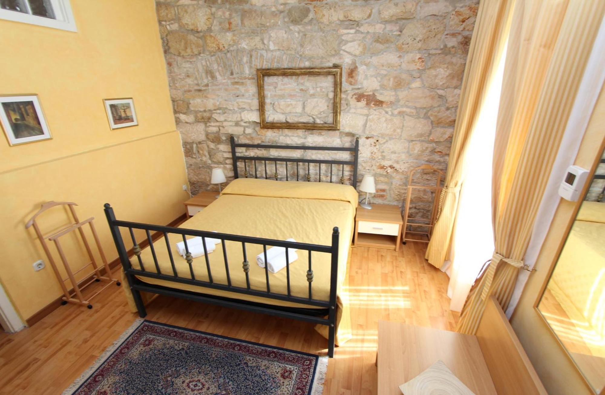 And Rossella 2 Apartment *