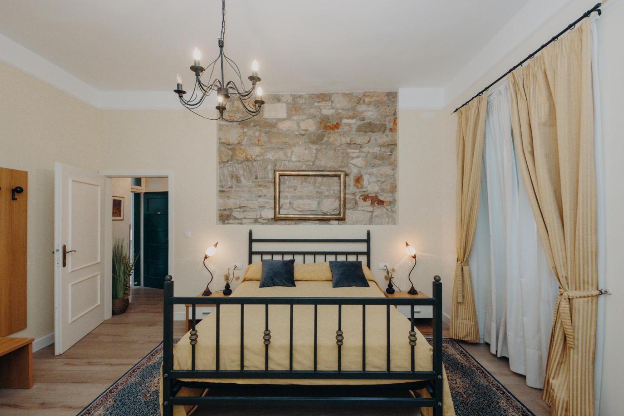 Apartment And Rossella 2 *
