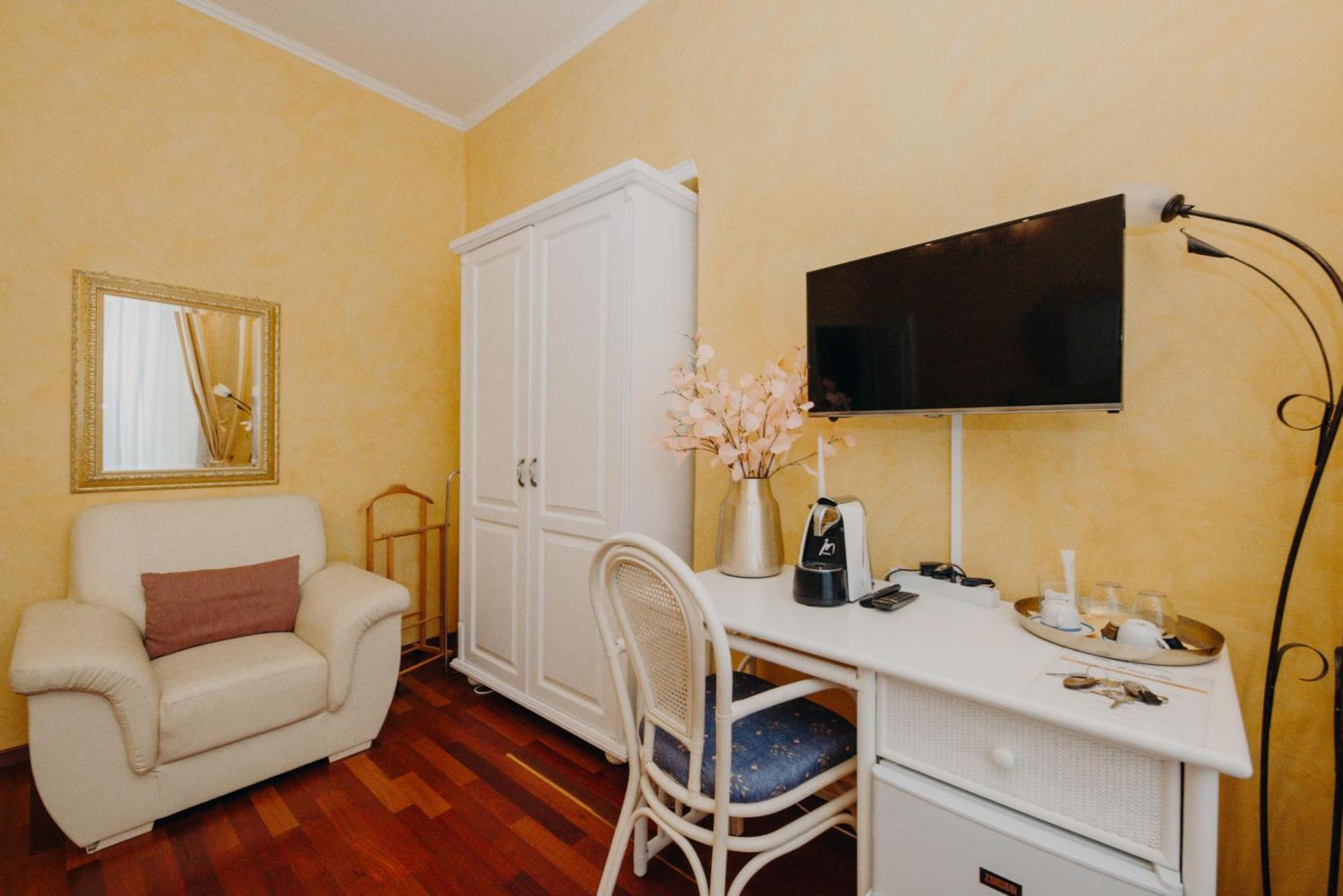 And Rossella 2 Apartment