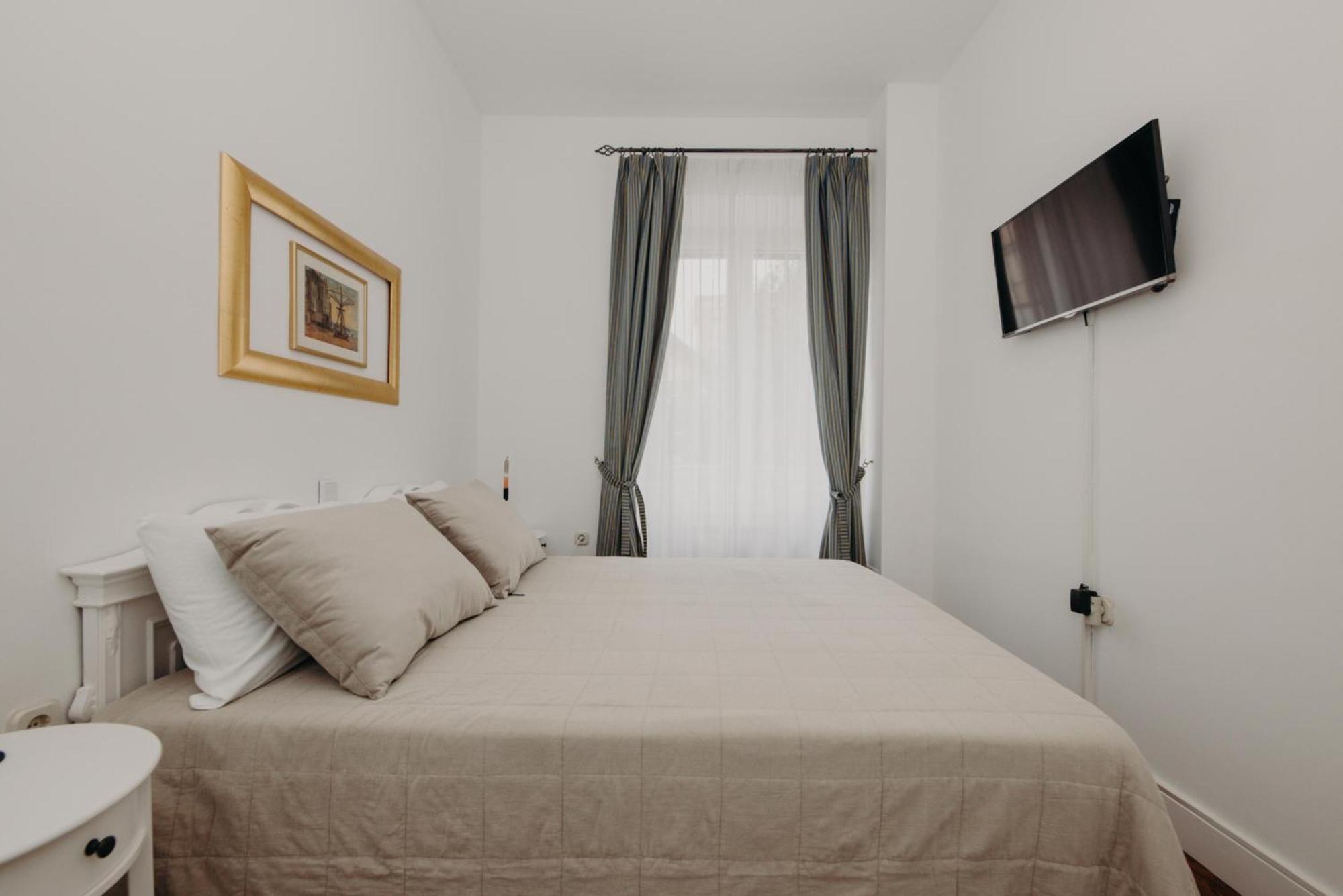 And Rossella 2 Apartment
