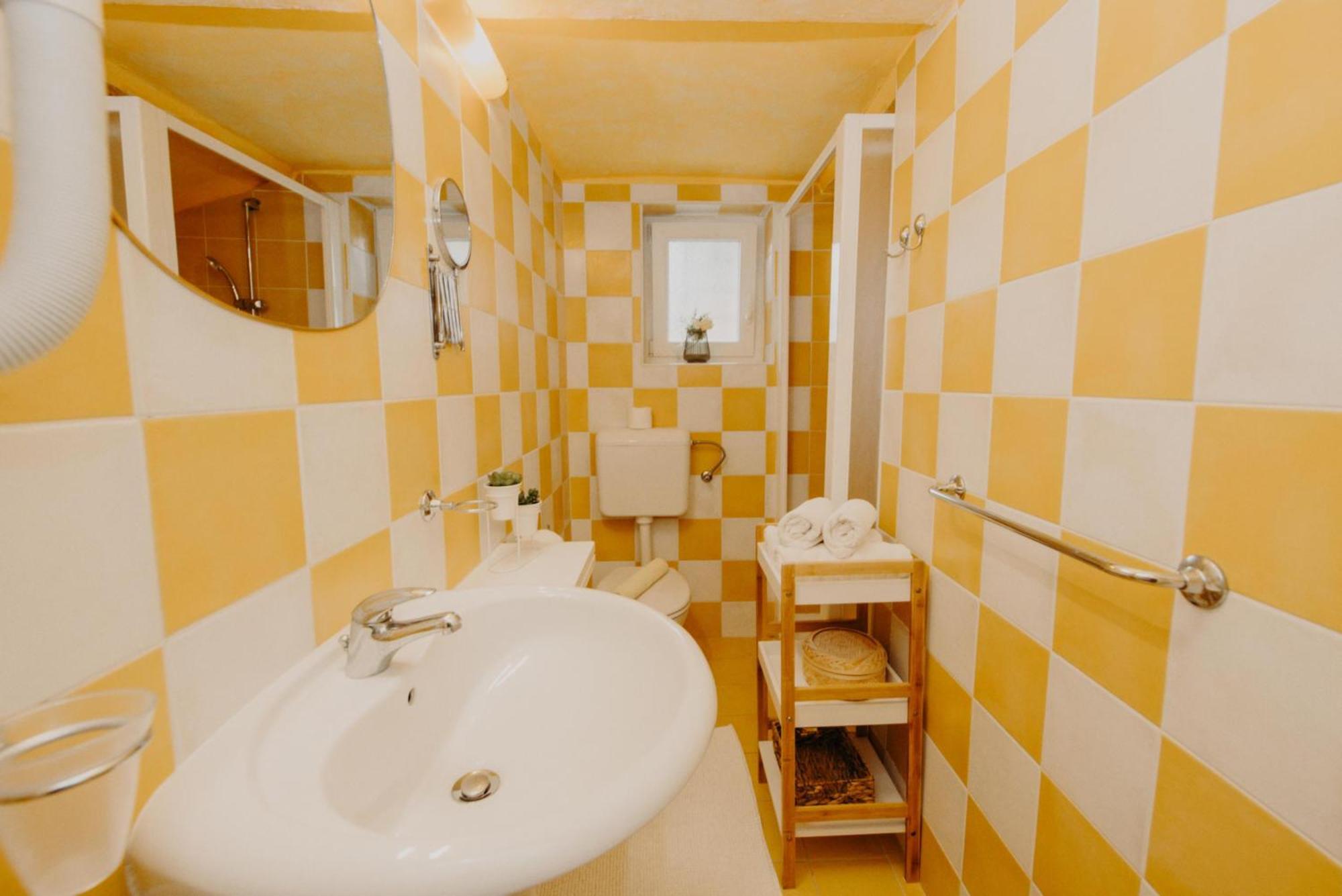 Apartment And Rossella 2 *